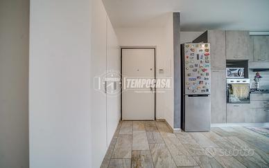 ALBIZZATE - TRILOCALE CON TERRAZZO E BOX IN CLASSE