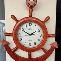 Orologio da muro in legno a forma di ancora