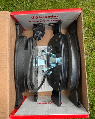 Brembo kit pastiglie freni P 85 153 per Audi A4 A5