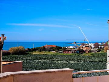 Agosto Attico vicino al mare