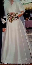 Abito da sposa con coda e perline