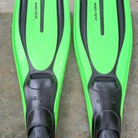 2 paia di pinne per spiaggia