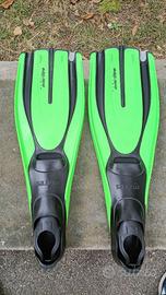 2 paia di pinne per spiaggia