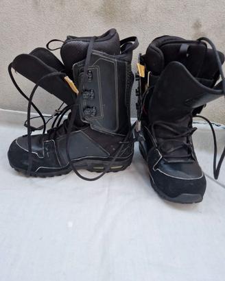 scarponi  snowboard DC  tg. 43