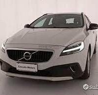 Volvo v40 cross country musata frontale