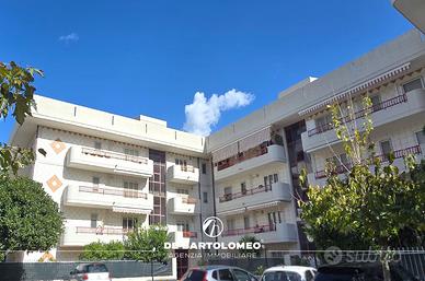 Via lago maggore rifinito app.to con posto auto