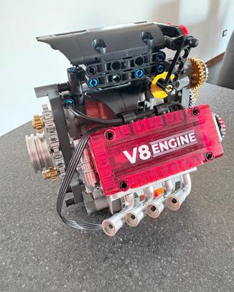 Modellino motore V8