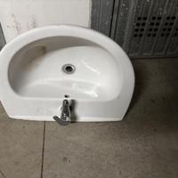 Lavandino bagno sospeso completo di miscelatore