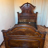 Letto antico pregiato in legno massiccio vintage