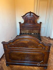 Letto antico pregiato in legno massiccio vintage