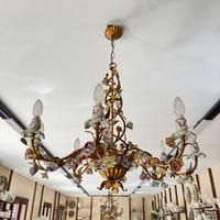 Lampadario ferro battuto e porcellana