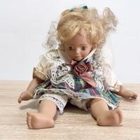 Bambola  in porcellana vintage  da collezione 