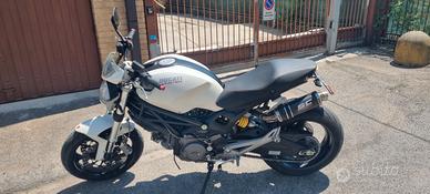 Ducati Monster 696 (2011) – SC-Project–59 kW 80cv