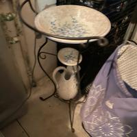 Colonnina in ferro battuti con brocca decorativa