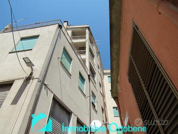 Intero stabile in Piazza Crispi