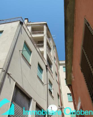 Intero stabile in Piazza Crispi