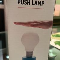 Lampada da tavolo 'Push Lamp' a forma di lampadina