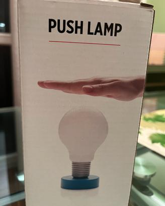 Lampada da tavolo 'Push Lamp' a forma di lampadina