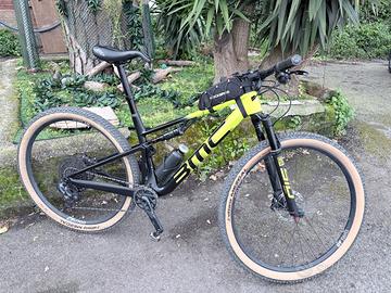 BMC mountain bike full carbon