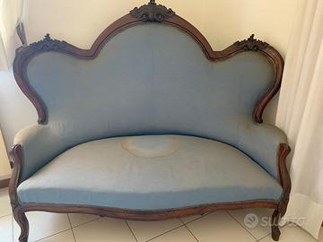 Divano antico da restaurare