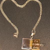 Collana con ciondolo a libro