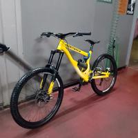 bici downhill commencal 26"