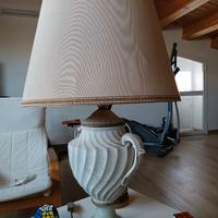 Lampada da tavolo (Con o senza paralume).