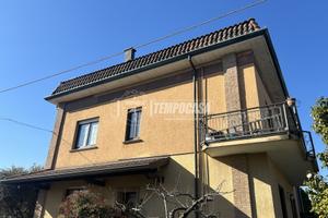 Ampio trilocale a Figino Serenza