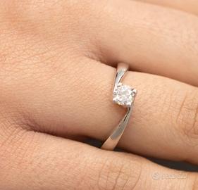 anello solitario 