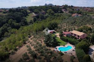 RUSTICO A MONTEFIASCONE