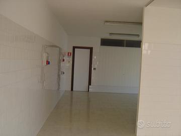 Locale commerciale di 90 mq