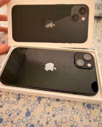Iphone 13 128 gb Mezzanotte + 7 cover e 3 vetrini