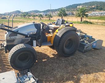 TRATTORE CON PULISCI SPIAGGIA 