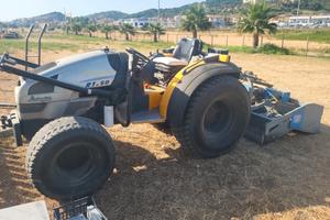 TRATTORE CON PULISCI SPIAGGIA 