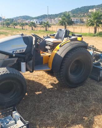 TRATTORE CON PULISCI SPIAGGIA 