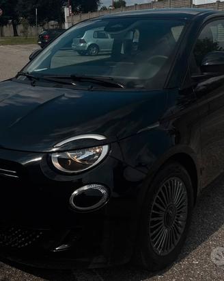 Fiat 500e 3+1 42 kWh Icon +