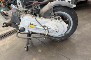 Blocco motore piaggio vespa 50 LX 4t