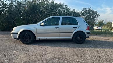 Golf 1.4 benzina – 1998 – 102.000 km NEOPATENTATI