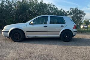 Golf 1.4 benzina – 1998 – 102.000 km NEOPATENTATI