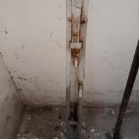 caletto per bascolante e porta di ferro