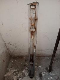 caletto per bascolante e porta di ferro