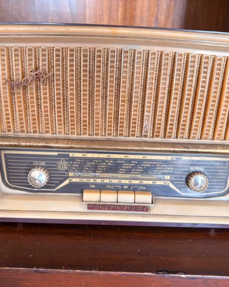Radio a valvole Telefunken Mery Mod. R266
