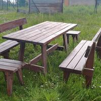 tavolo con panche e sgabelli bonsaglio