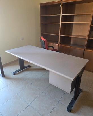 Scrivania ufficio, cameretta, postazione lav.