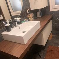 Bagno completo moderno di alta qualità