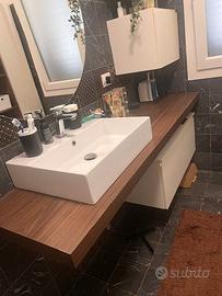 Bagno completo moderno di alta qualità