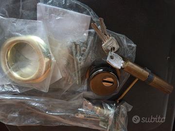 Materiale vario montaggio porte/finestre