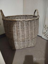 Cesta di Vimini intrecciata a mano