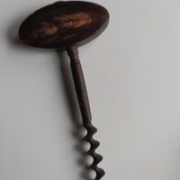  Vecchio cavatappi in corno e metallo