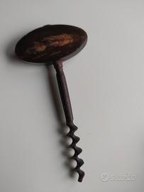  Vecchio cavatappi in corno e metallo